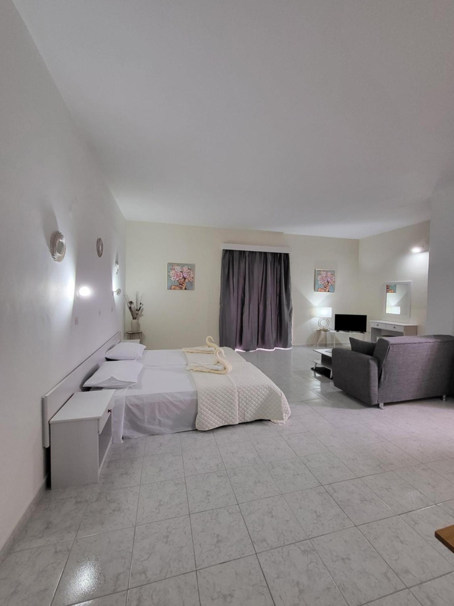 Pyrgos Hotel Apartments Kremastí Екстериор снимка